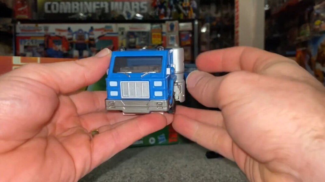 Transformers Golden Disk Puffer & Road Ranger In Hand Image  (43 of 53)